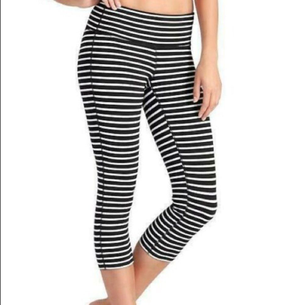 Athleta Stripes Chaturanga Capri Cropped Leggings Black White Gray Size S